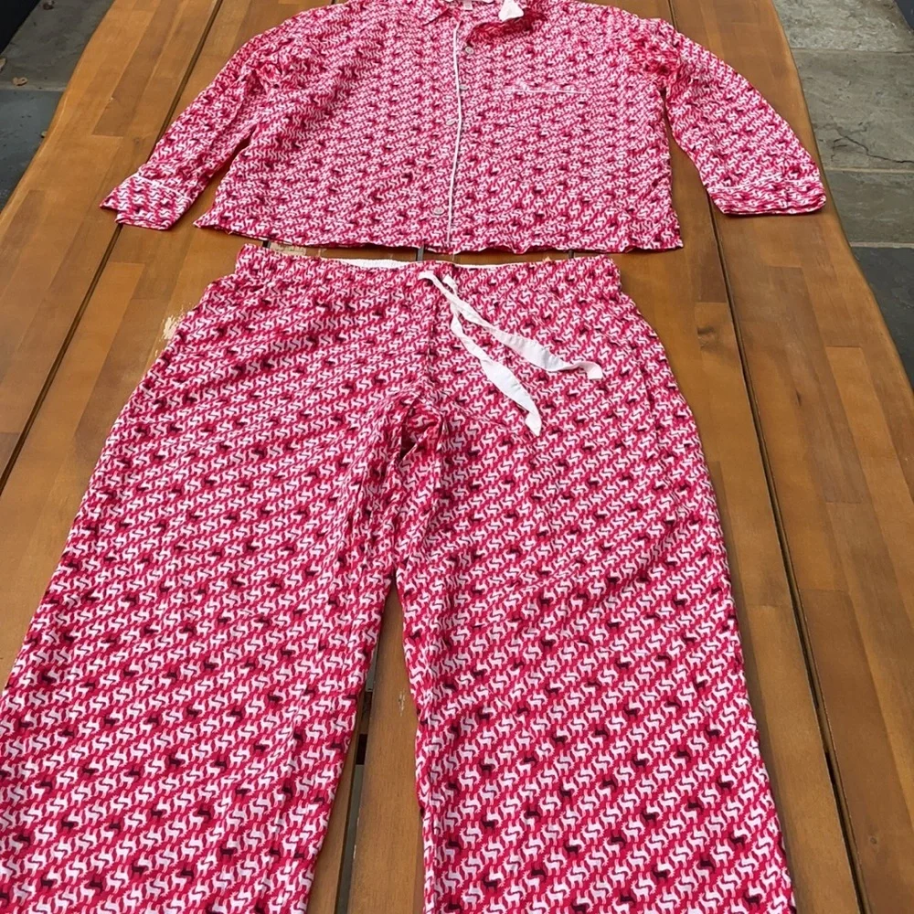Victoria’s Secret Reindeer Print PJs pink size S short